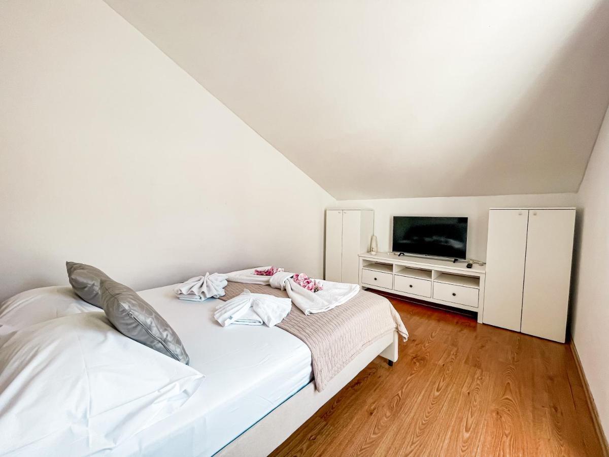 Perla Apartments Bol Eksteriør billede